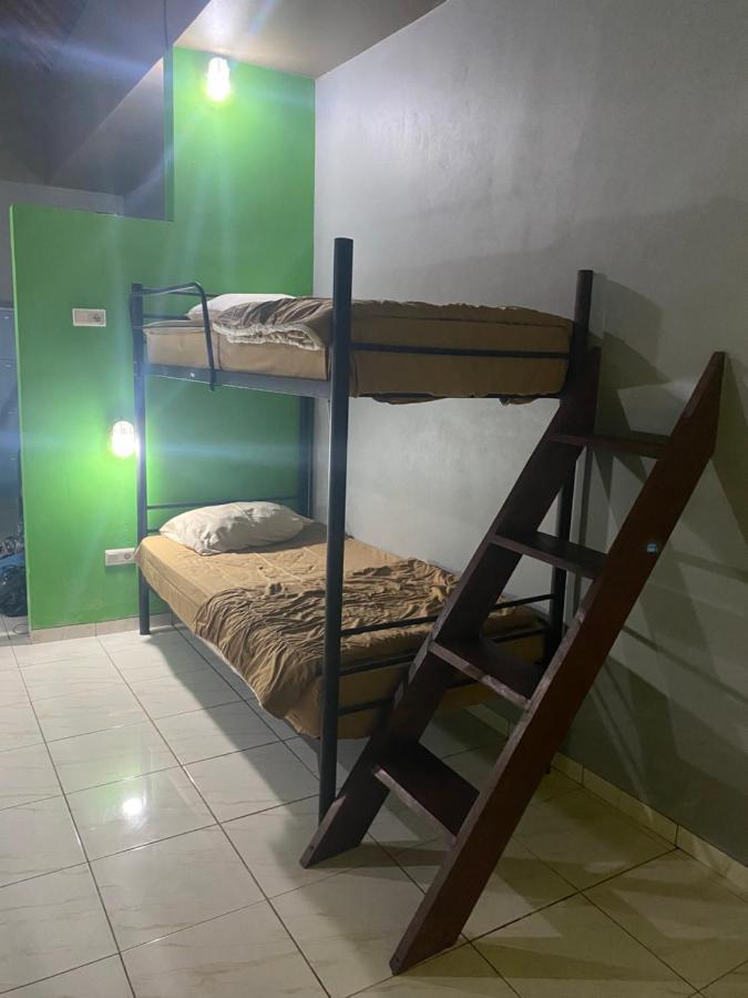 Paca'S Reggae Bar & Hostel Ambat Exterior photo