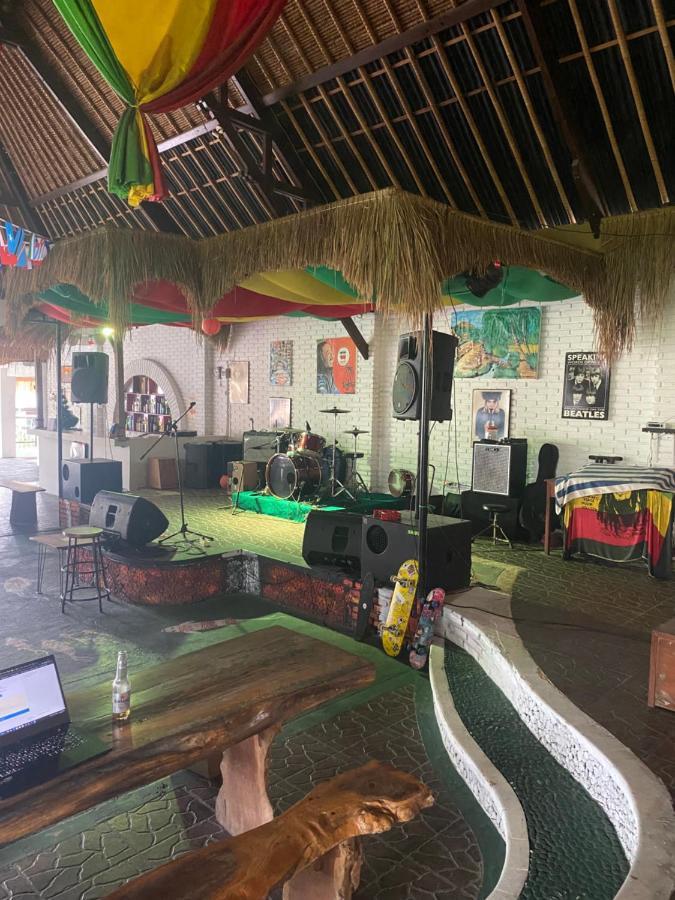 Paca'S Reggae Bar & Hostel Ambat Exterior photo
